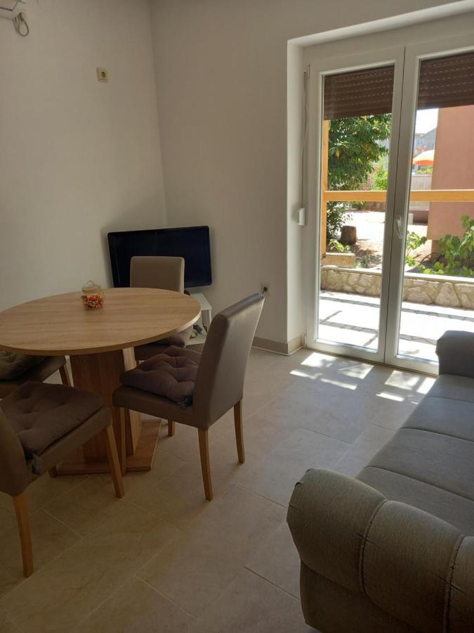 Apartmani Pajalic Krk Town Exterior photo